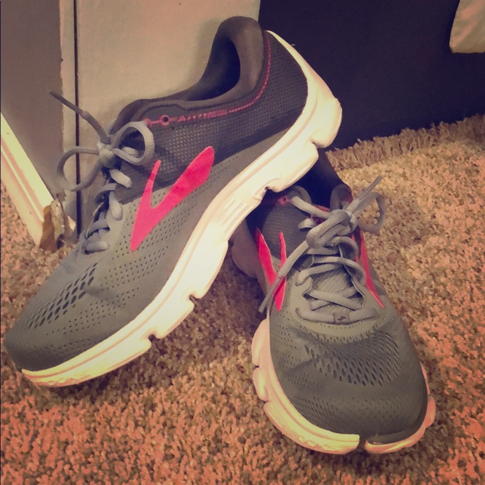 Brooks women running shoes